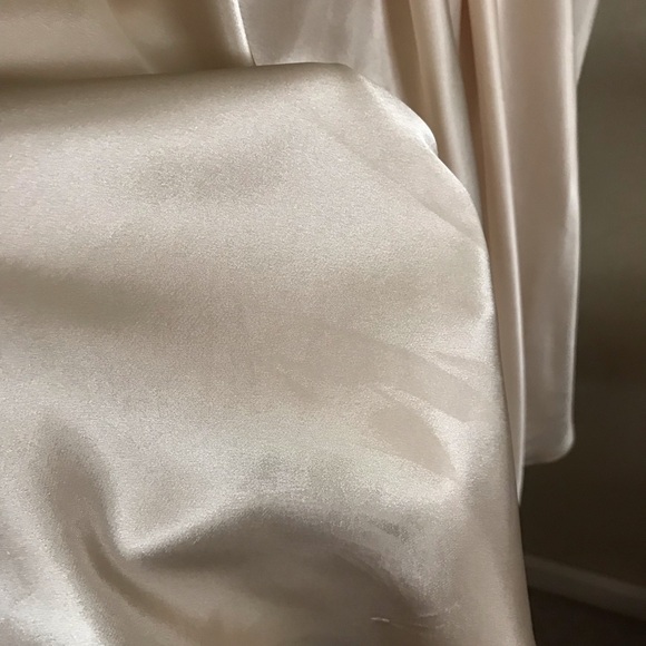 Gorgeous Vintage Victoria's Secret Lace and Satin Slip - Picture 15 of 15